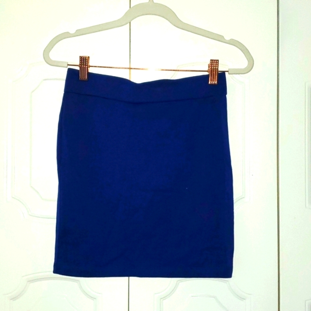 STRETCHY SKIRT